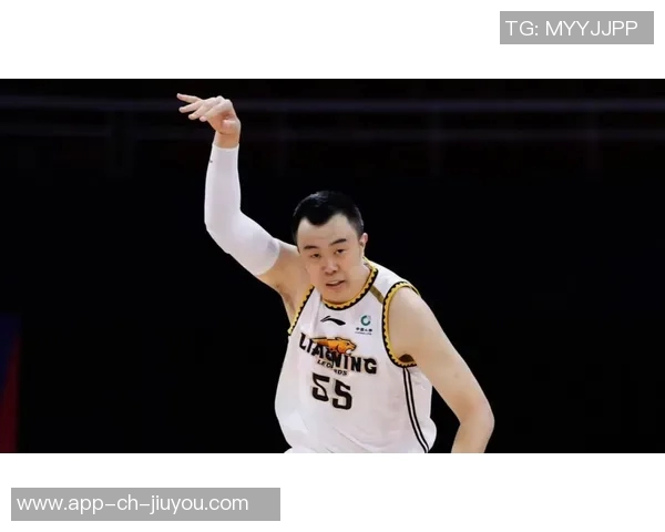 韩德君：从篮球新星到CBA传奇的成长之路与辉煌成就解析